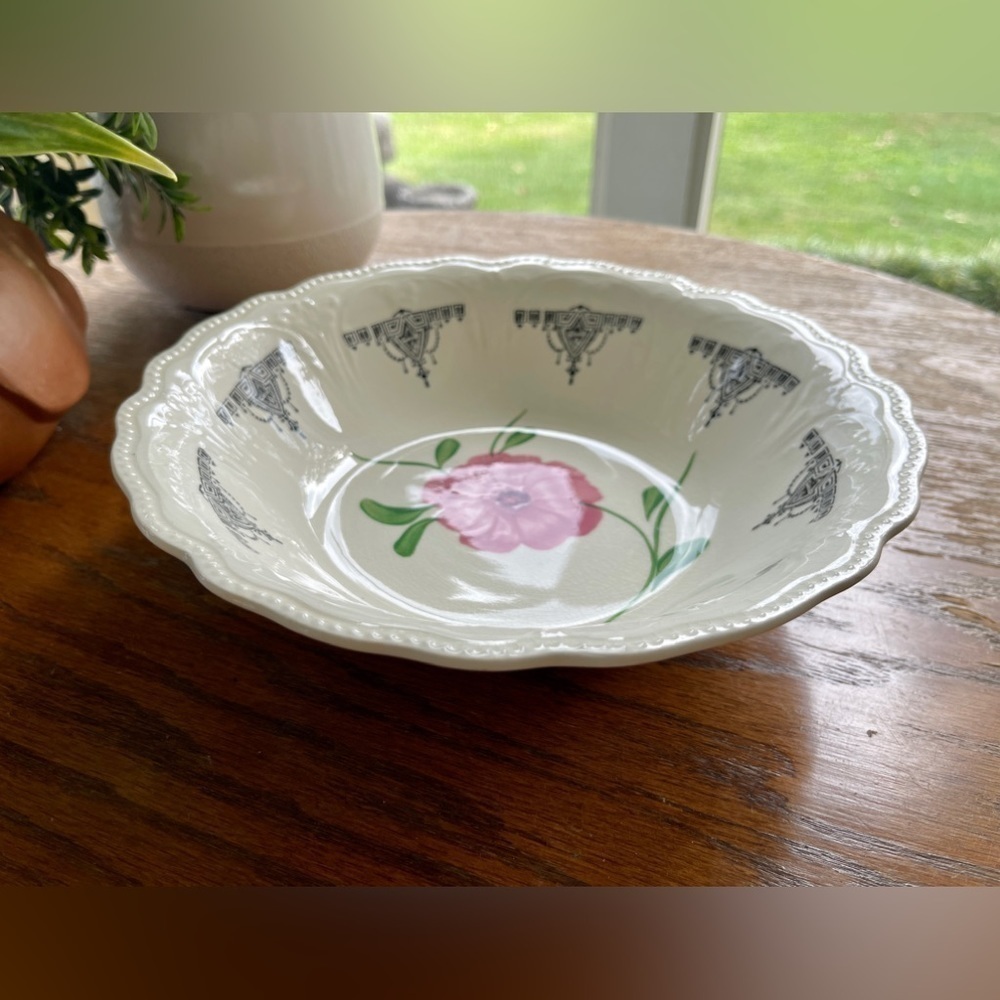 VINTAGE, IVORY COLOR BOWL WITH SINGLE PINK FLOWER & GREENERY.
